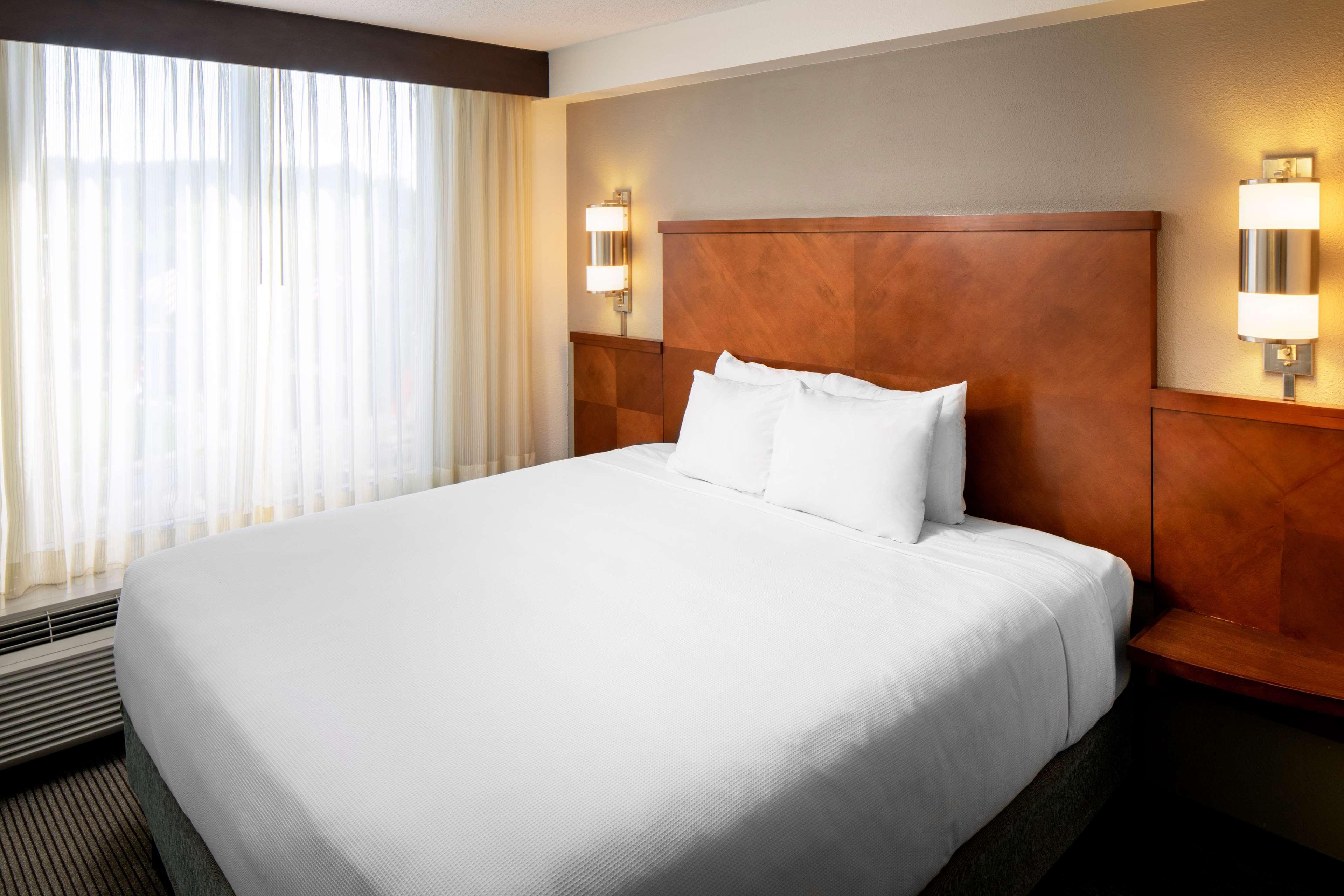 Hyatt Place Dallas Park Central Екстер'єр фото