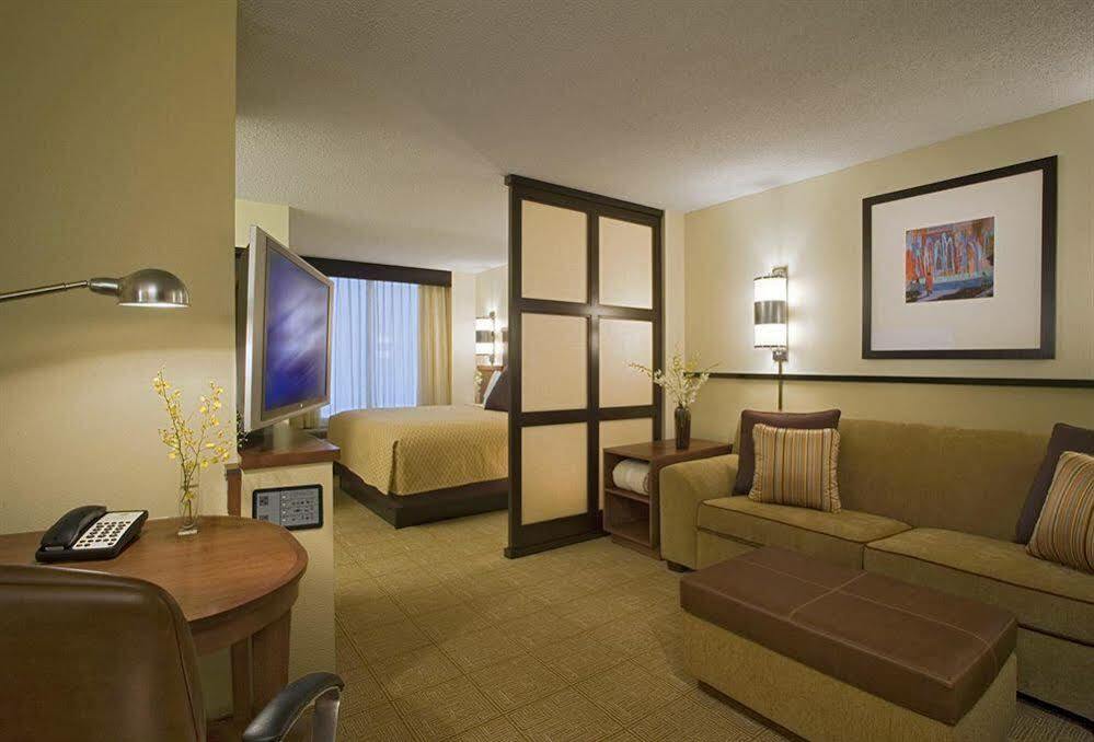Hyatt Place Dallas Park Central Екстер'єр фото